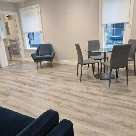 New Updated 2bd In Prime Spot At Docklands *